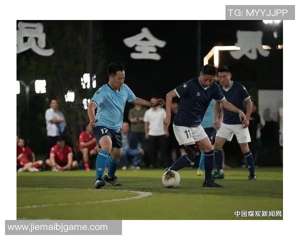 球星兄弟情深双人足球赛场对决展示激情与默契