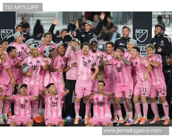 球星驾车闯入足球赛场引热议 意外瞬间成为全场焦点