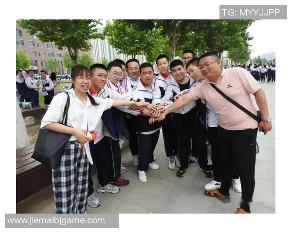 足球巨星助力高考学子勇往直前激励拼搏精神成就未来梦想